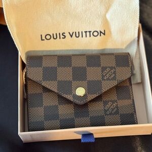 LV victorine wallet